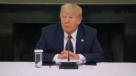 Трамп хочет себя помиловать, сообщает Bloomberg