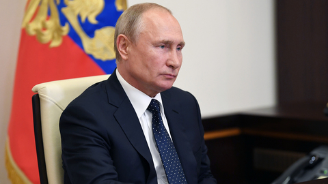Путин выступил за выплату 100% больничного родителям детей до 7 лет