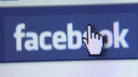 Google и Facebook прислушались к американским властям