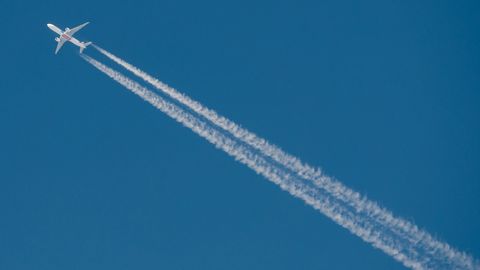 Международные перелеты возобновят в два этапа