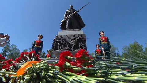Душа трассы "Нева": бронзовый солдат, вставший на защиту Родины