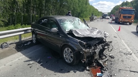 Обгон на тюменской трассе закончился травмами для пассажиров и водителя