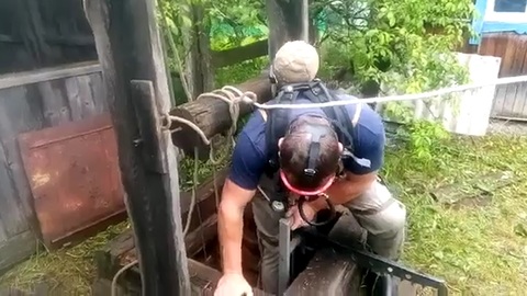 Двое жителей Амурской области упали в колодец, спасти удалось только одного