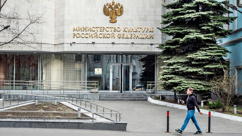 Большой, Мариинка и РАМТ открыли новый театральный сезон в масках и перчатках