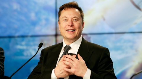 Маск потеснил Безоса в списке самых богатых людей Forbes