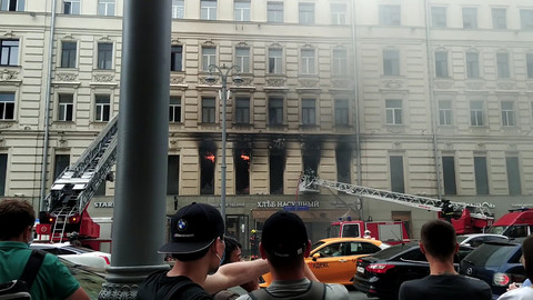 Горят 300 квадратных метров: пожару на Тверской присвоен четвертый номер