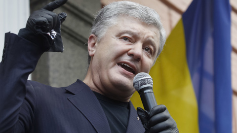 Стало известно, откуда у Порошенко несколько грузовиков денег