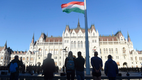Венгрия внесла Россию в "желтый" список