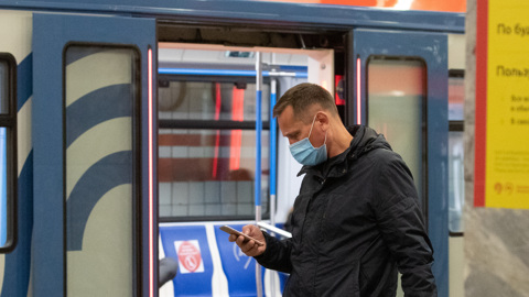 В метро и на МЦК маски стали дешевле, чем в аптеке