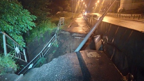 На трассе М7 во Владимирской области ливнем размыло мост