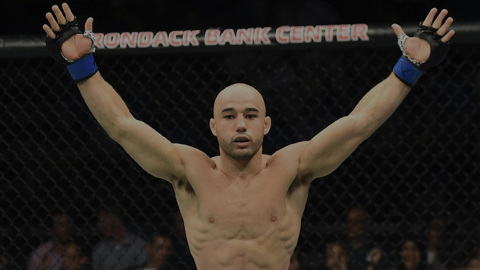 Лидер рейтинга UFC сообщил о заражении коронавирусом