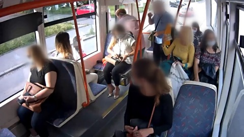 Побег от контролера привел к аварии и новому побегу. Видео