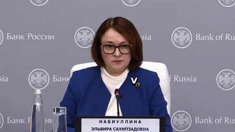 Неваляшка, голубь и снегирь: как "читать" броши главы ЦБ