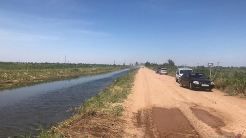 В затонувшем в оросительном канале автомобиле обнаружили тела восьми человек