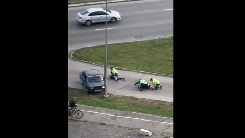 Жесткое задержание пьяного лихача без прав попало на видео в Перми