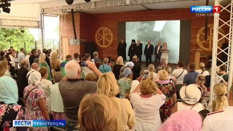 Василий Лановой отметил 50-летие фильма "Офицеры" в Севастополе