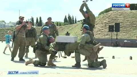 В День ВДВ севастопольцы смогут собрать и разобрать автомат Калашникова