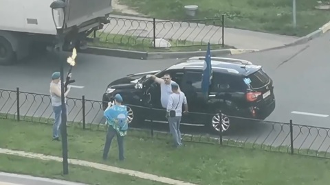 Празднующие десантники открыли огонь в центре города. Видео