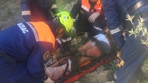 Женщина отделалась переломом ноги, упав с 50-метрового обрыва в Крыму