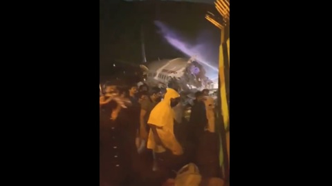 Появилось видео с места крушения развалившегося самолета с пассажирами