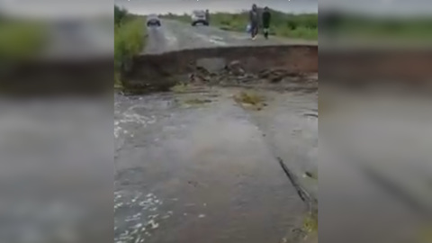 Осадки смыли часть дороги на Сахалине