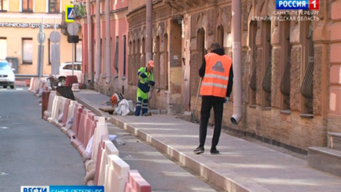 На улице Оружейника Фёдорова завершают ремонт тротуаров