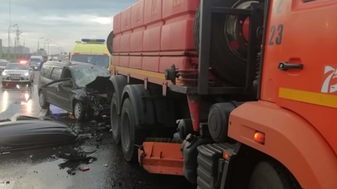 Погибший и пять пострадавших: появилось видео с места серьезного ДТП в Подмосковье