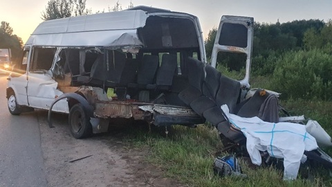 Пьяный тракторист насадил на вилы маршрутку под Великими Луками