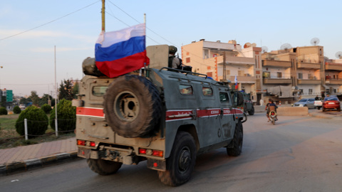 В Сирии российские военные остановили американскую колонну