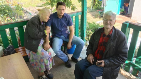 Под Воронежем мужчина вытащил пенсионеров из заблокированного горящего дома