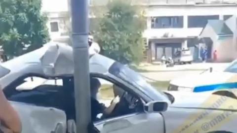Спасительный столб остановил бешеную гонку автоледи на "Марке"