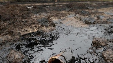 Утечка нефтепродуктов произошла на месторождении на Ямале