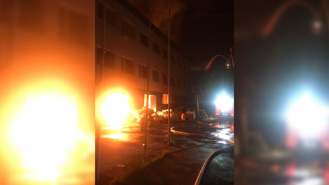 Тушить новосибирский лакокрасочный склад отправили пожарный поезд
