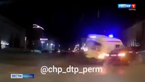 В центре Перми столкнулись иномарка и автомобиль скорой помощи