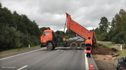 Под Череповцом вода затопила часть федеральной трассы