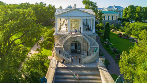 Семья из Германии передала России книги, похищенные во время войны
