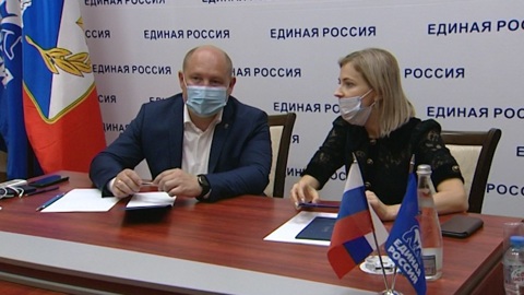 Глава Севастополя и депутат Госдумы Поклонская впервые провели совместный прием граждан