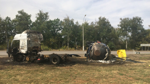 Аварийщики убирают тонны битума с трассы под Воронежем