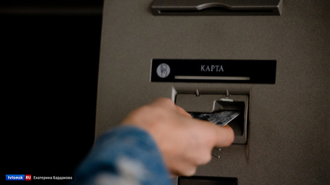 В Томске домработница украла более 75 тысяч рублей с карты работодателя
