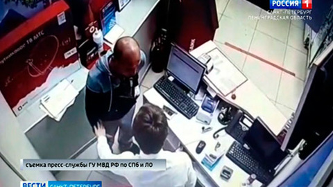Полиция в Петербурге задержала подозреваемого в ограблениях салонов сотовой связи