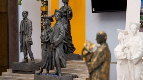 В Ростове торжественно откроют новую скульптурную композицию "Выпускники"
