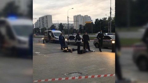 Ревнивец зарезал супругу у торгового центра на юге Москвы