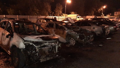 Был ли поджог? В Липецке массово загорелись пять автомобилей