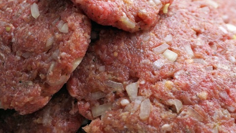 Куры-гриль и фарш: опасные для здоровья продукты обнаружили на прилавках Ростовской области