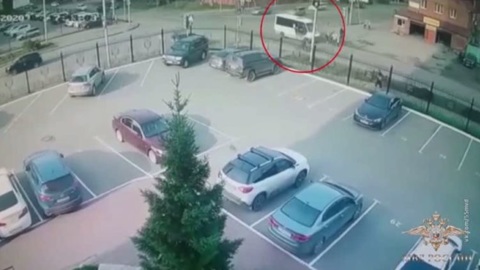 Пьяный водитель маршрутного такси сбил людей на пешеходном переходе в Омске