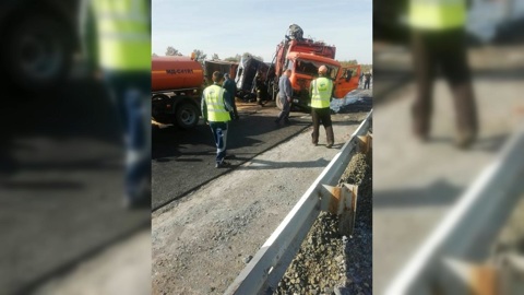 Загоревшийся зерновоз парализовал движение по федеральной трассе в Красноярском крае