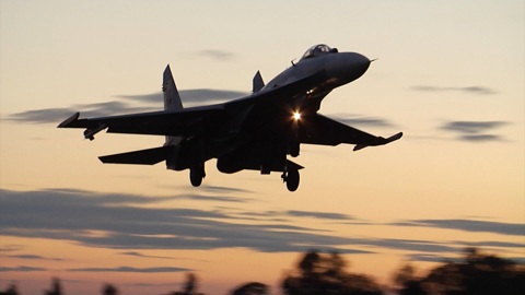Экипажи СУ-27 морской авиации Балтфлота выполнили ночные тренировочные полеты