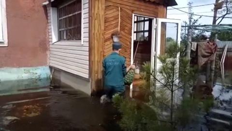 В Хабаровске уровень воды приближается к опасным отметкам: подтоплены дома и огороды