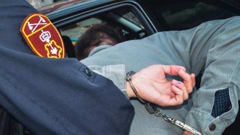 В Пензе пьяного мужчину с топором задержали за дебош на детской площадке