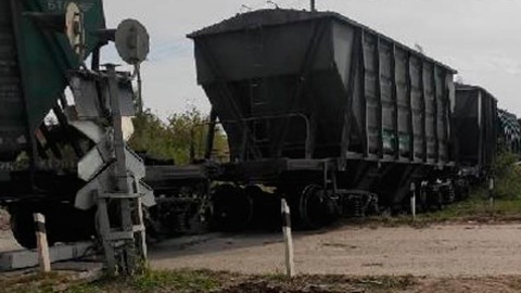 В Калужской области сошел с рельсов грузовой поезд